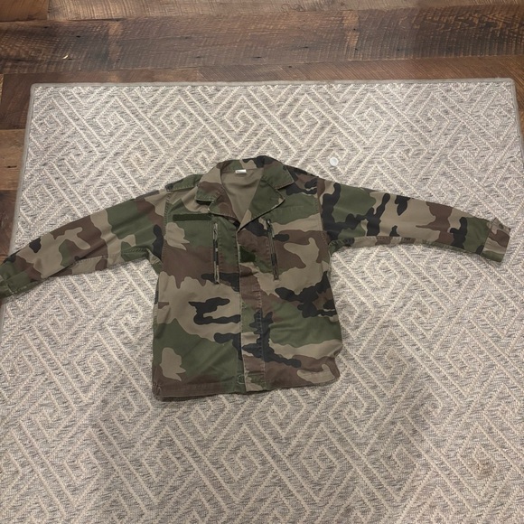 Vintage Woodland Camo BDU Jacket with Velcro Patch Panels – Fits Women’s M - Picture 3 of 3